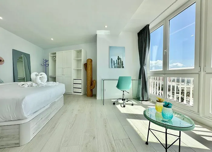 Torres De Yomely - Y14d * Playa de las Americas (Tenerife)